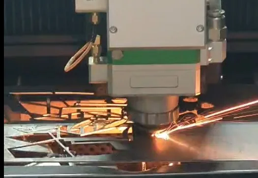 FL6060 - חיתוך מתכת בלייזר פייבר