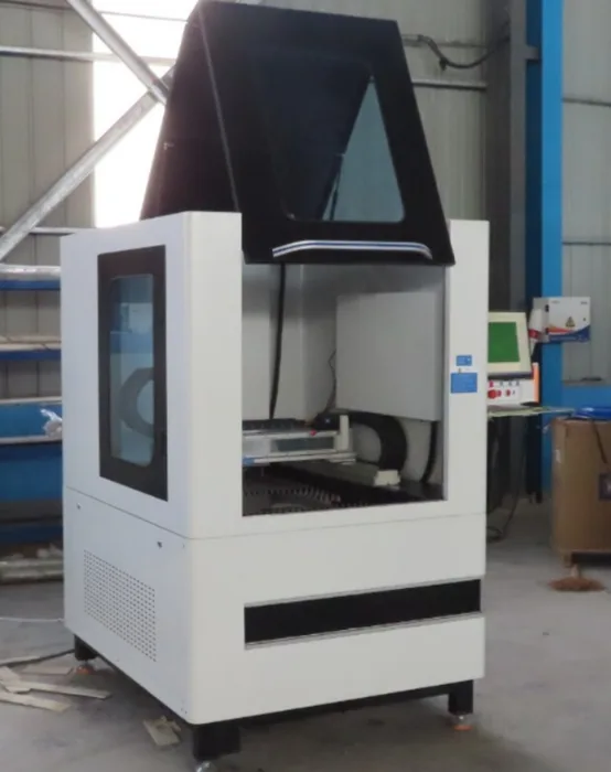 FL6060 - חיתוך מתכת בלייזר פייבר