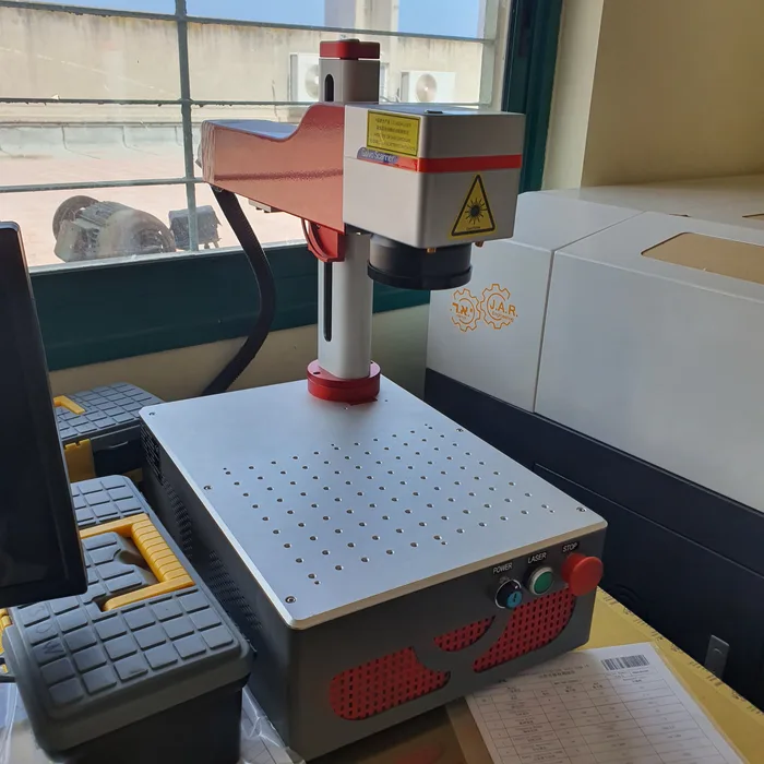 FOL-M - מכונת סימון בפייבר שולחנית